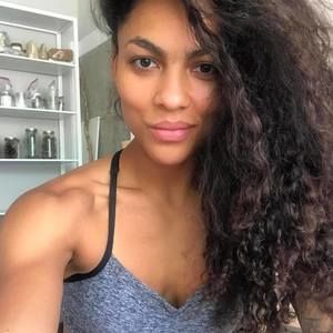 Meet your Posher, Dominique